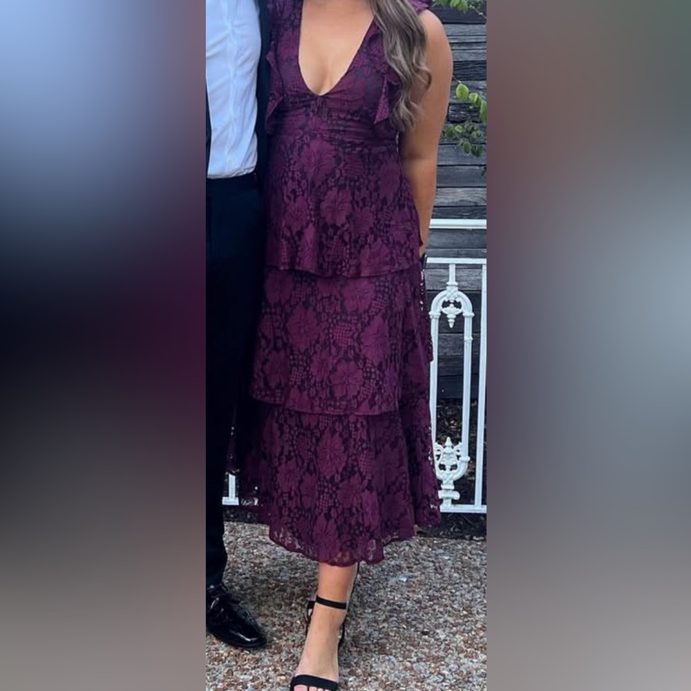 Lulu’s Lace Ruffle Midi Dress - Medium